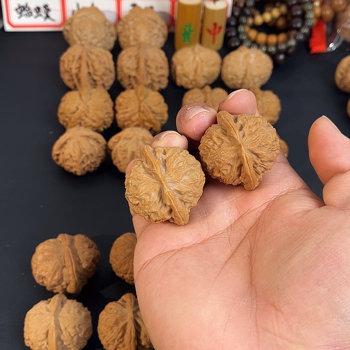 用***德吊坠文玩核桃核桃