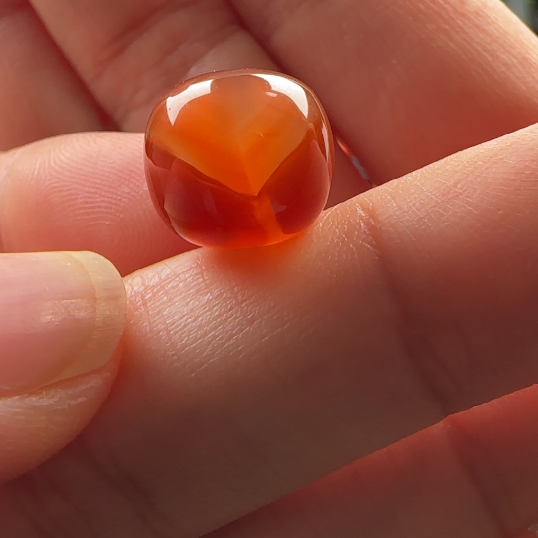 午****南红玛瑙未镶嵌老型：12x11西山 大黑洞冰飘