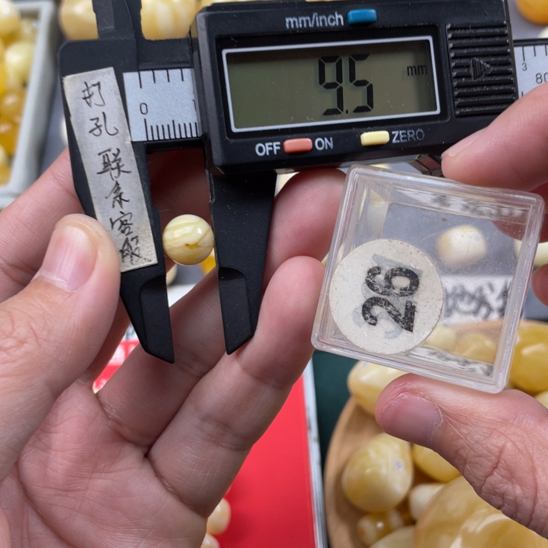 蜜蜡珠宝奇石未镶嵌