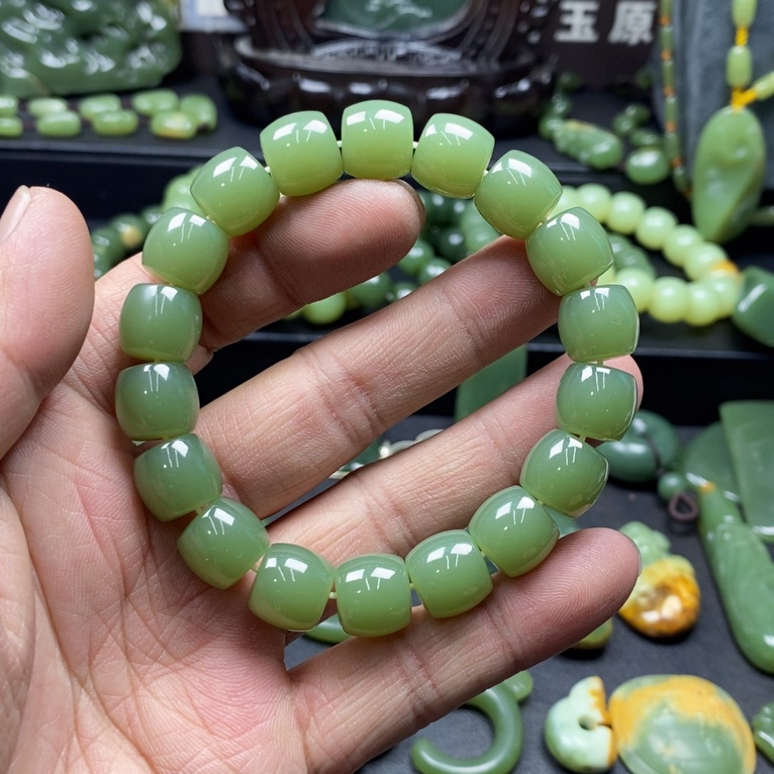 岫岩老玉（透闪石质玉）手链未镶嵌