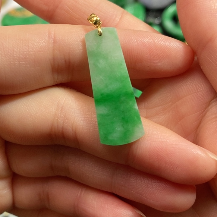 颈饰未镶嵌翡翠吊坠