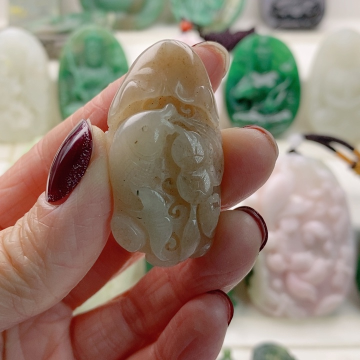 独山玉未镶嵌颈饰