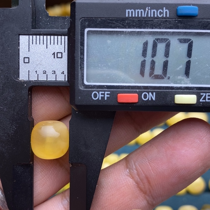 琥珀未镶嵌裸石28号10.7*10.3微瑕