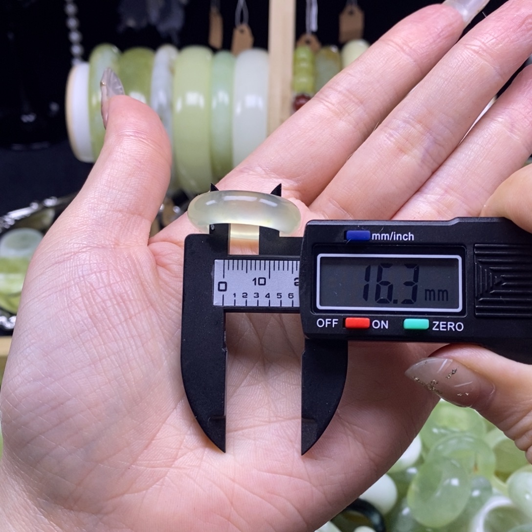 蛇纹石玉未镶嵌戒指