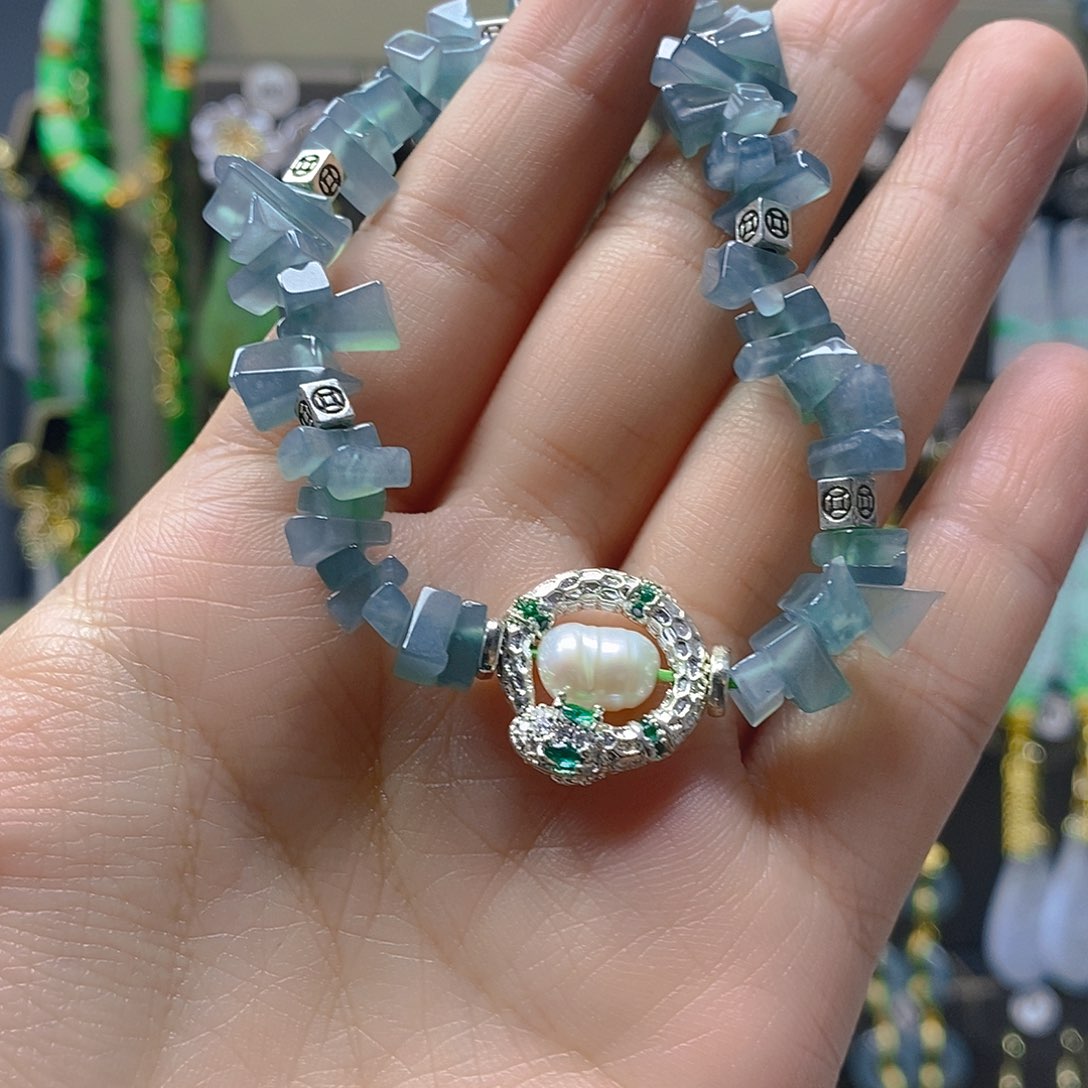 未镶嵌翡翠耳饰翡翠