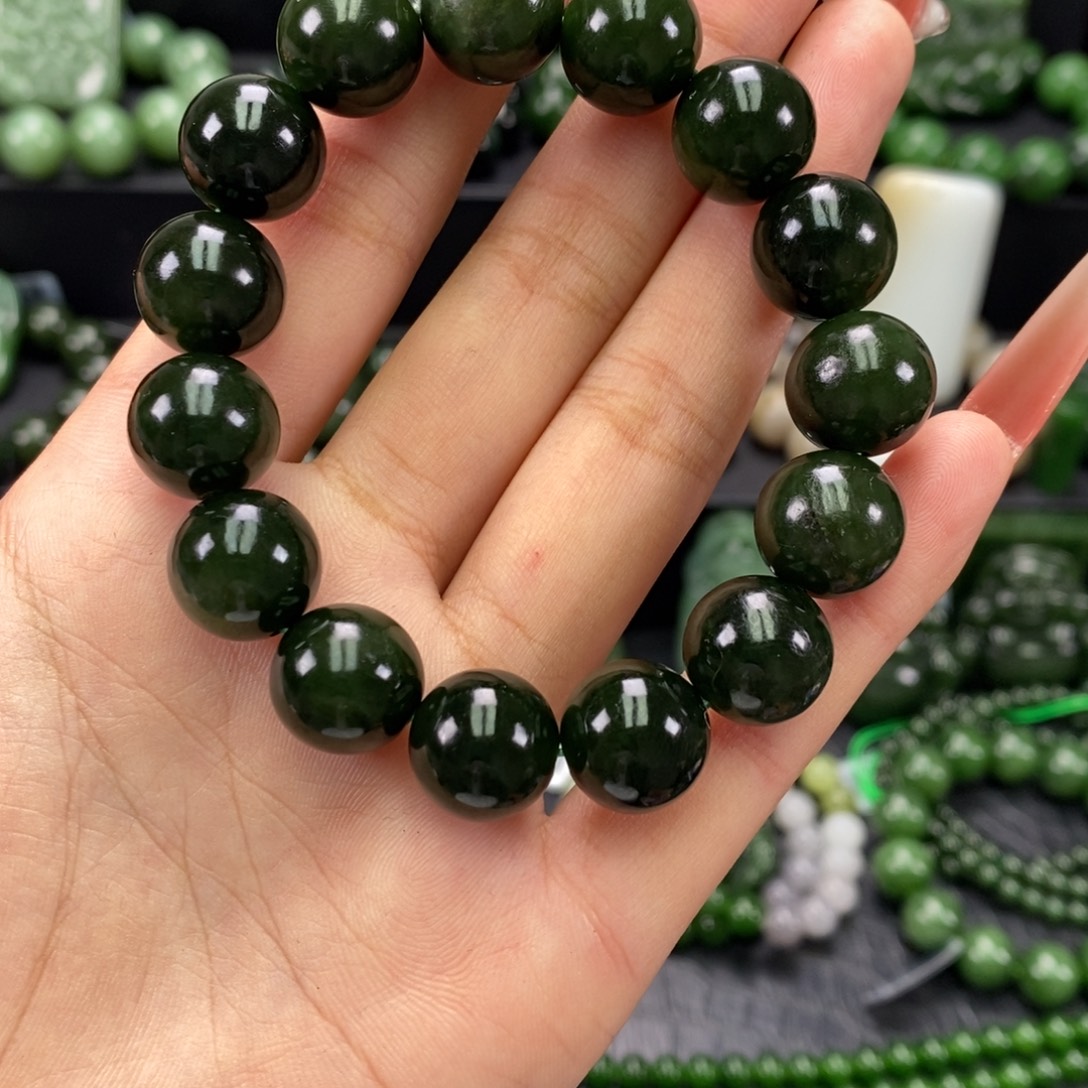 和田玉（碧玉）未镶嵌珠宝奇石