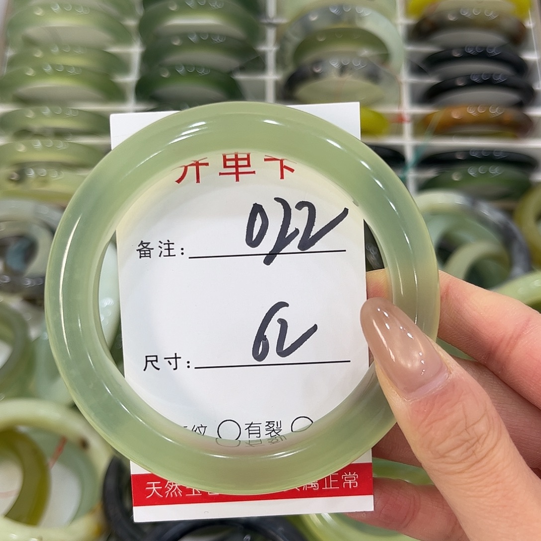 请***人蛇纹石玉未镶嵌手镯