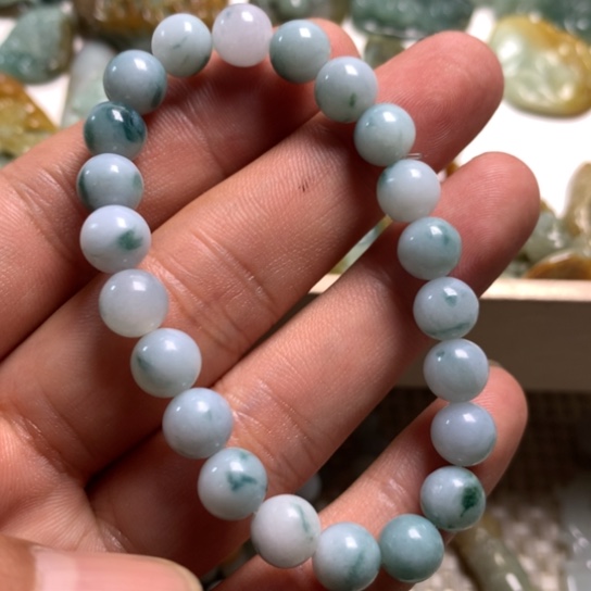 翡翠颈饰未镶嵌用****9翡翠