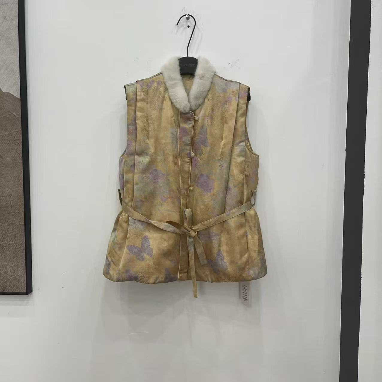 【苏茵】欧货水貂毛领休闲宽松束腰鹅绒马夹女2025人丝提花国风外套