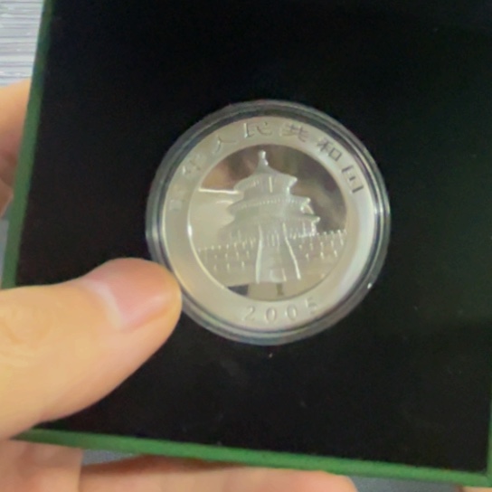 纯银2005年熊猫纪念银币1oz