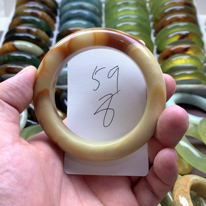 蛇纹石玉未镶嵌手镯