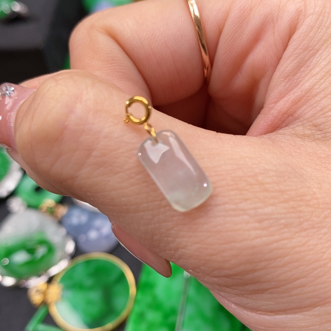 翡翠颈饰18K金镶嵌翡翠