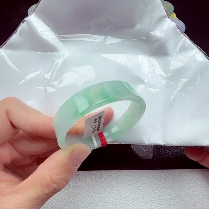 W***e翡翠未镶嵌手镯天然缅甸翡翠