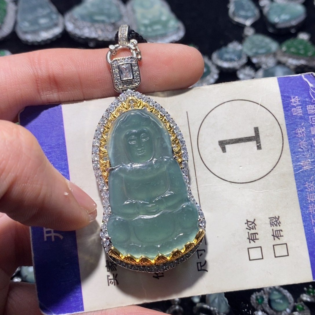 知***秋翡翠未镶嵌颈饰翡翠