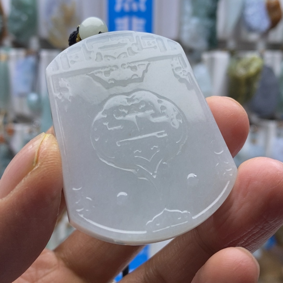 翡翠颈饰未镶嵌山水