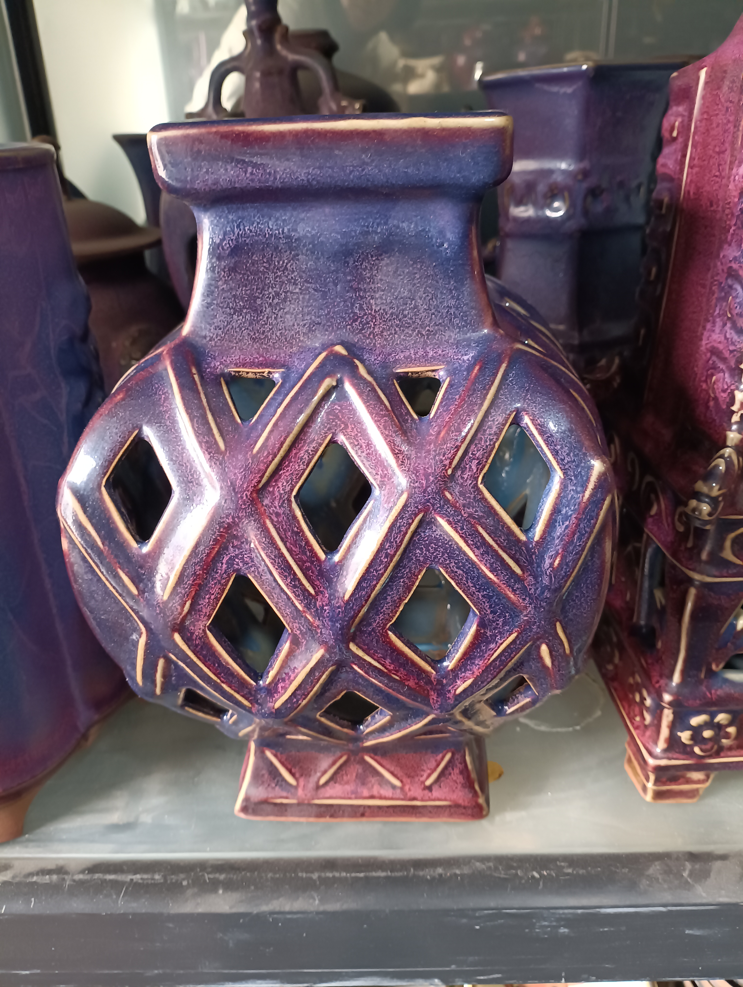 精美钧官窑镂空四方尊