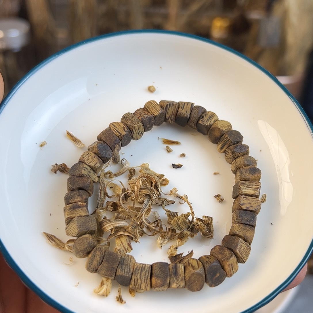 沉香沉香枕单圈手串原料金沙叶