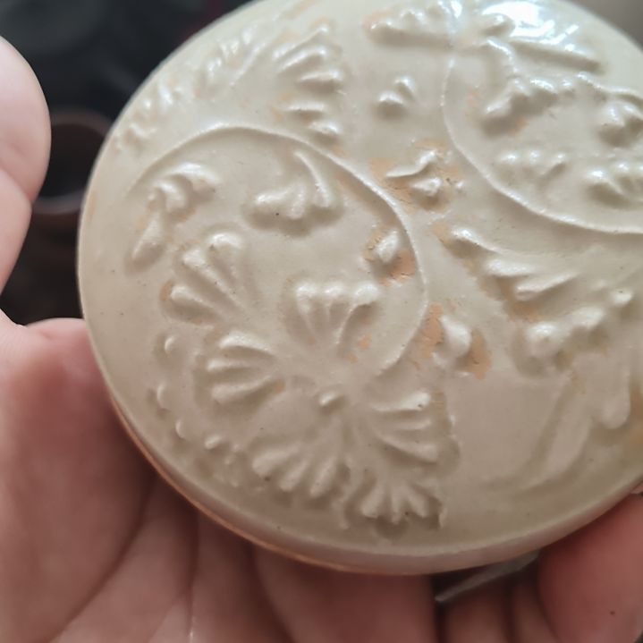 李***哥摆件一件精美刻花粉盒全品