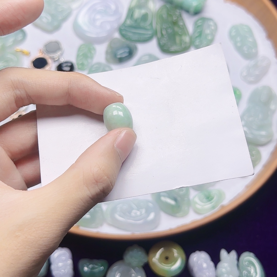 翡翠未镶嵌吊坠(赠链)翡翠