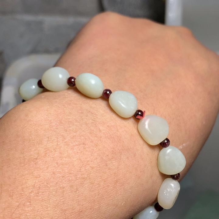 和田玉未镶嵌手串