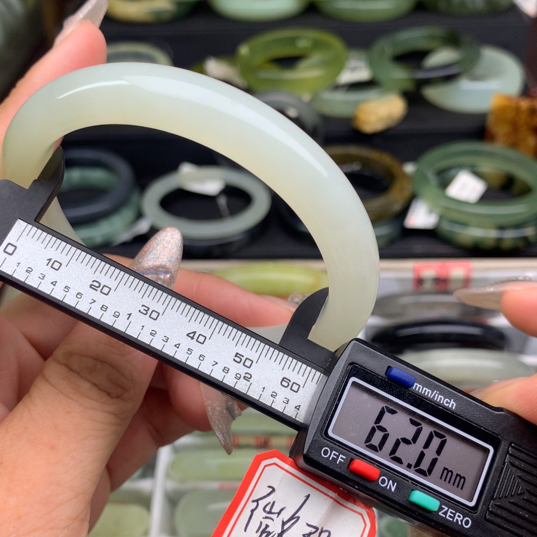 蛇纹石玉未镶嵌手镯843