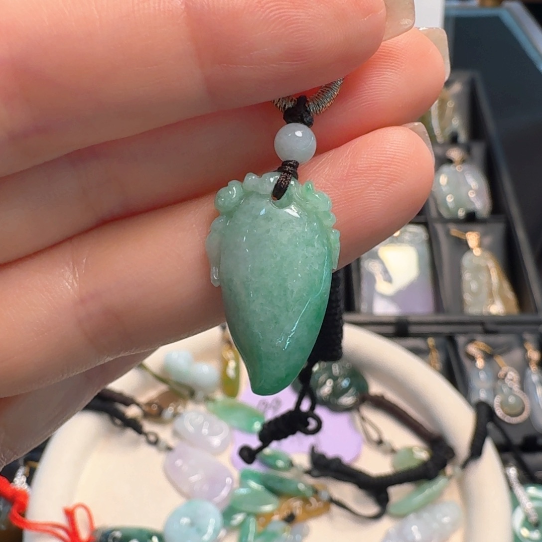 颈饰未镶嵌翡翠福瓜