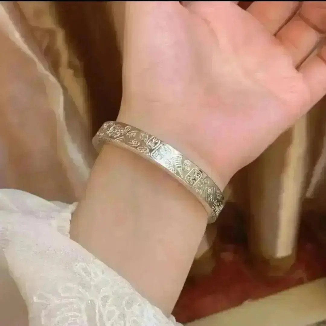 999.9银经典四面吉言钉纱锤纹开口镯