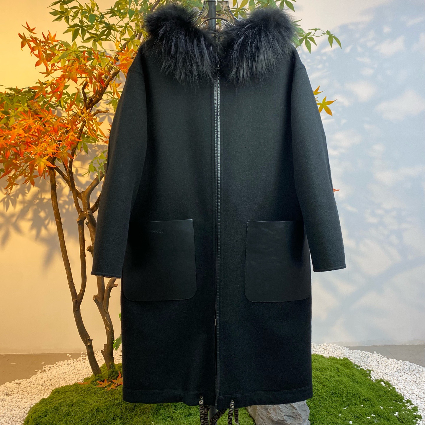 99新 FENDI/芬迪 251119/40码/满印纯色毛领双面穿大衣