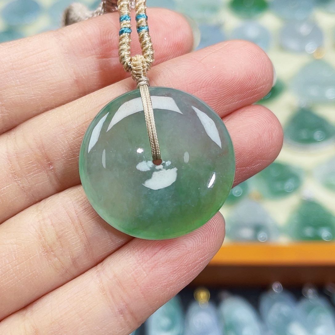 翡翠颈饰未镶嵌吊坠