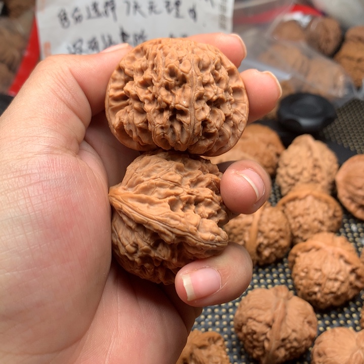 文玩核桃把件段****啊南疆
