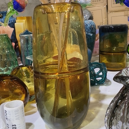 琉璃花瓶高35厘米宽6厘米