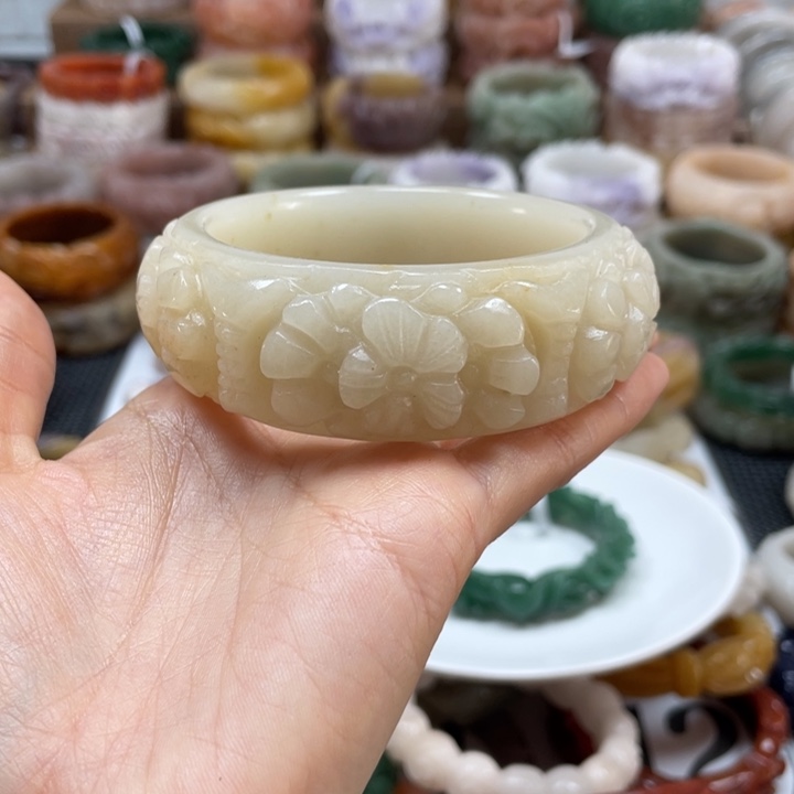 未镶嵌手镯石英质玉