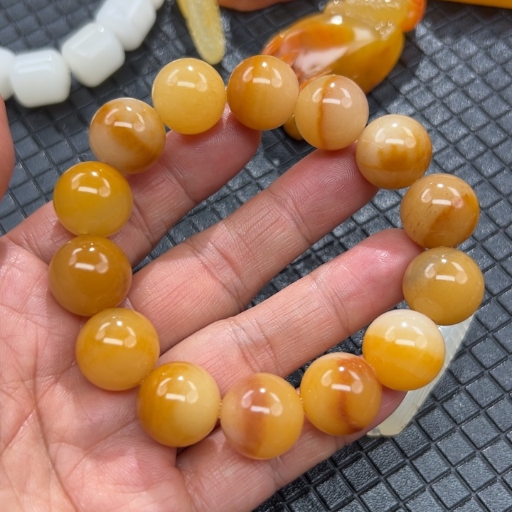 石英质玉（黄龙玉）颈饰未镶嵌