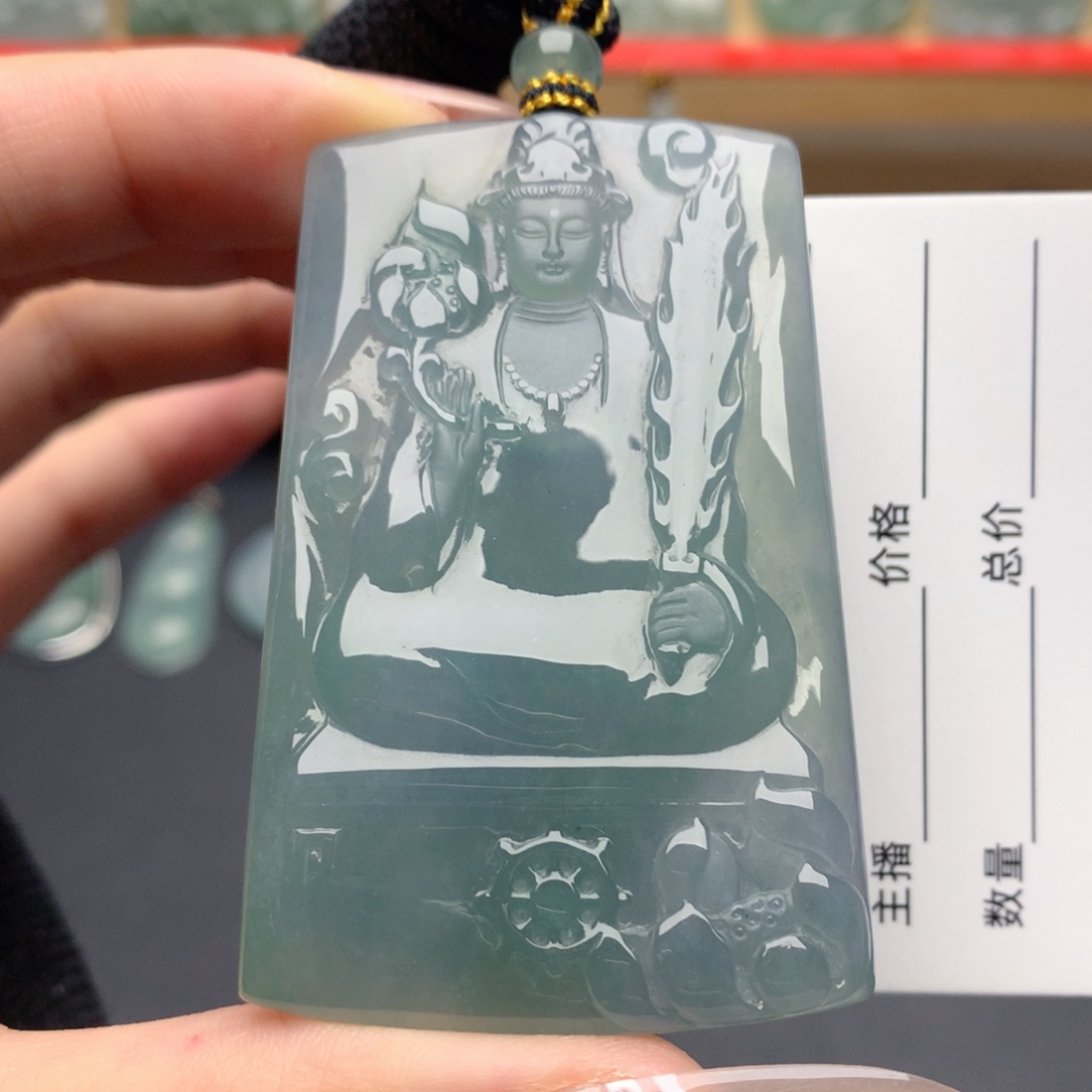 翡翠未镶嵌颈饰虚空藏菩萨