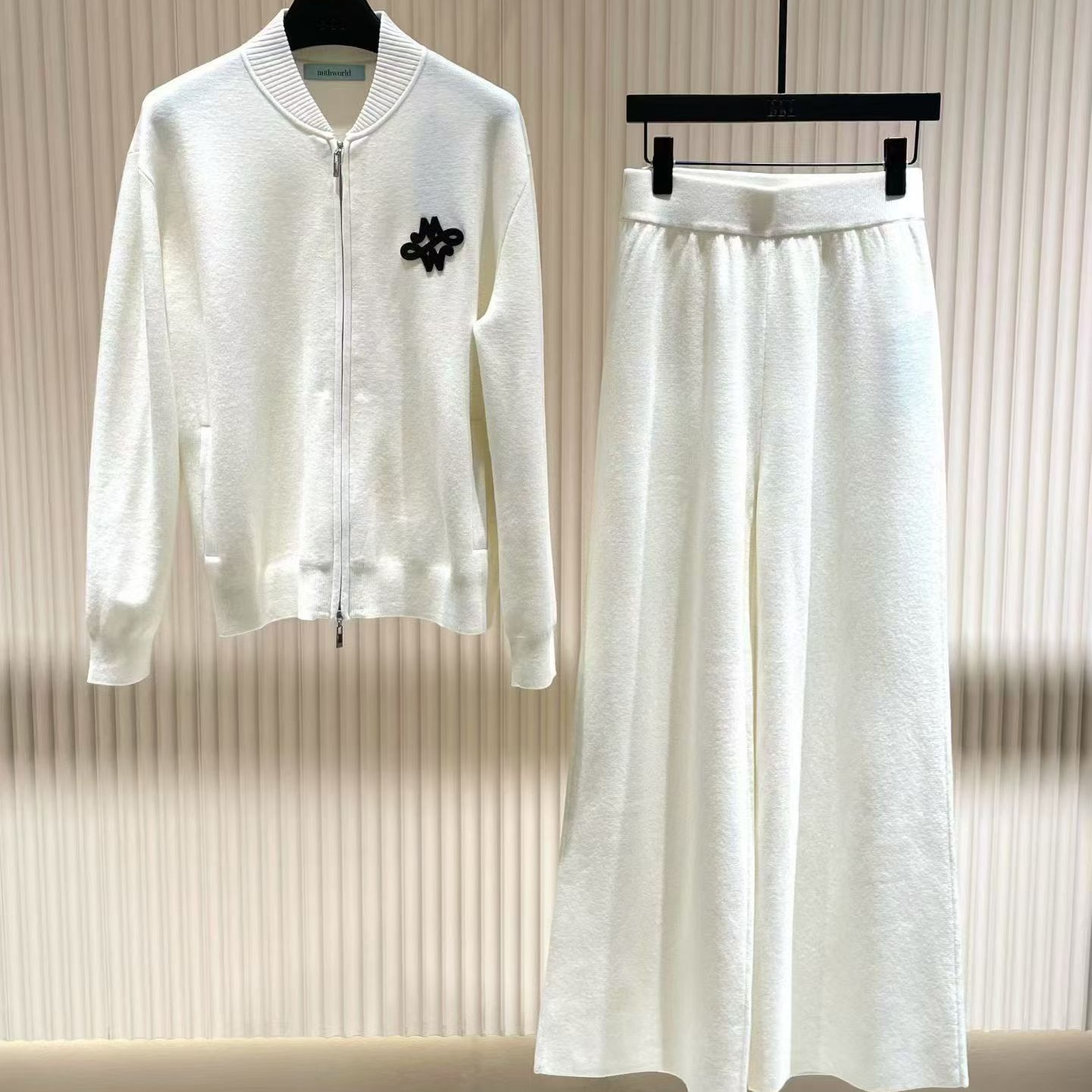 手绣花卉羊毛针织套装