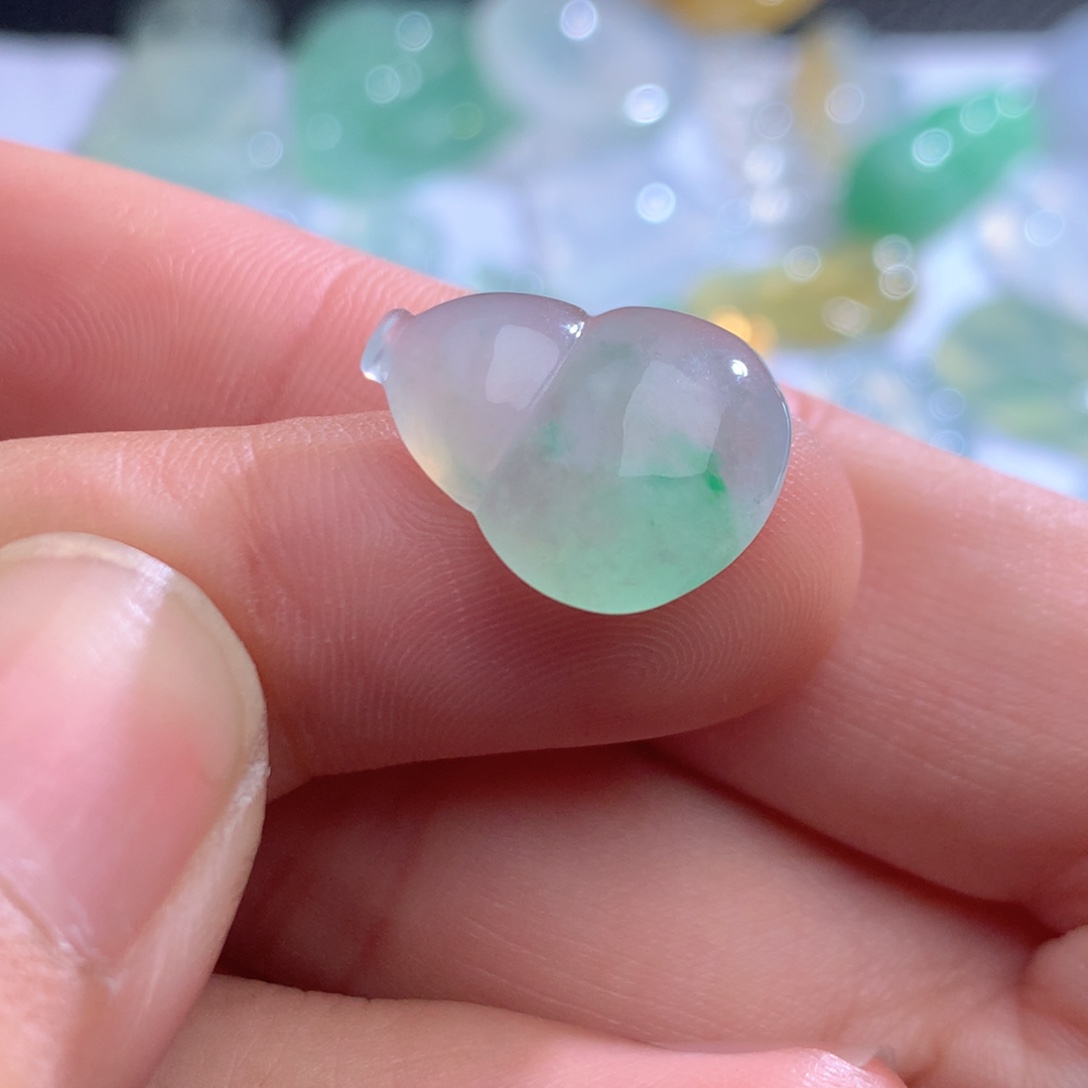 翡翠未镶嵌颈饰缅甸