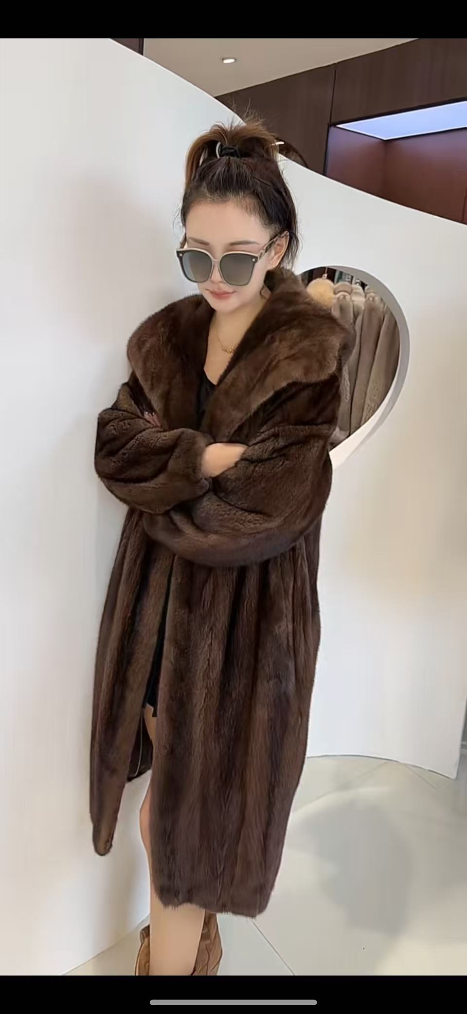 女立领中长款长款连帽红色抽褶