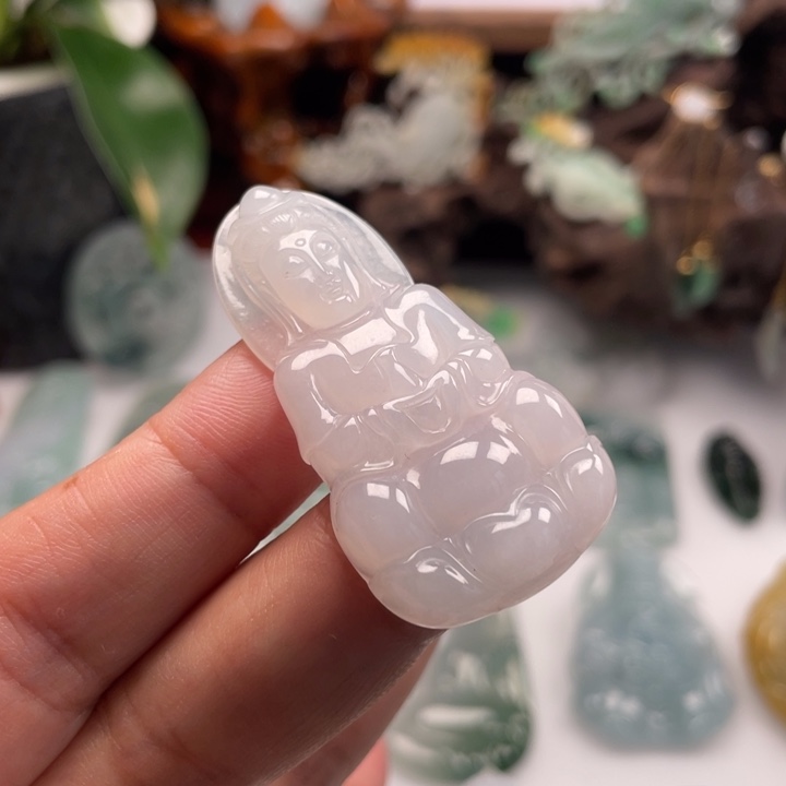 翡翠未镶嵌颈饰观音