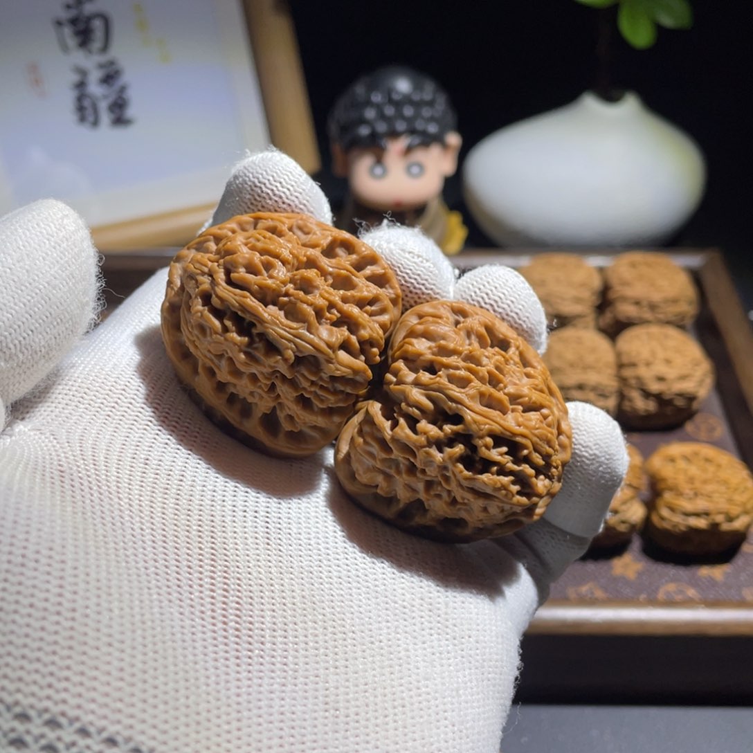 文玩核桃吊坠小**、核桃