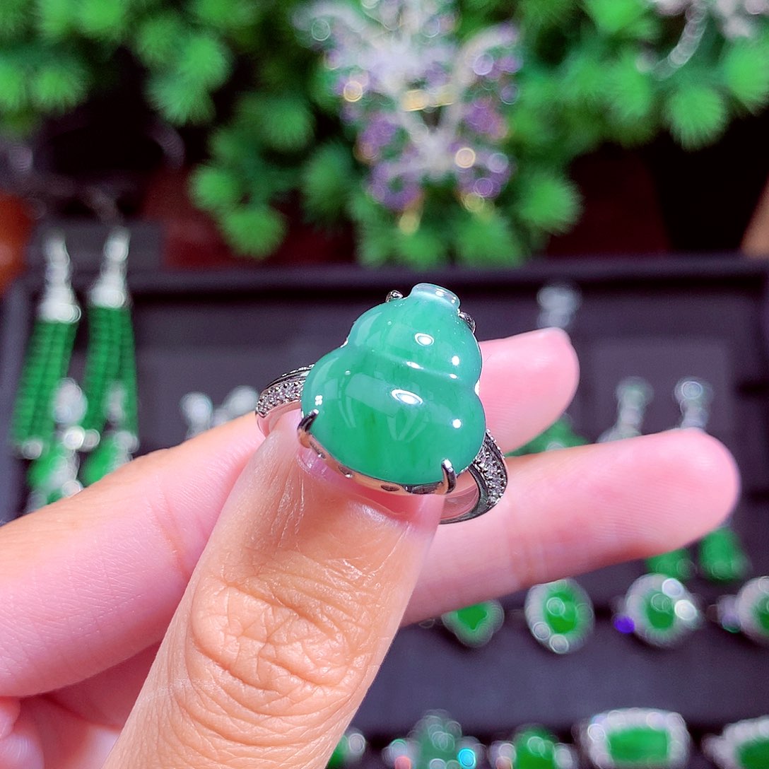 颈饰未镶嵌翡翠天然