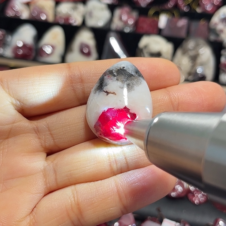 天然辰砂原石晶体砂吊坠