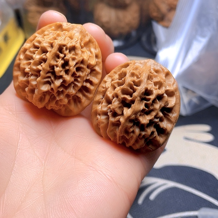 文玩核桃吊坠秦闷一对