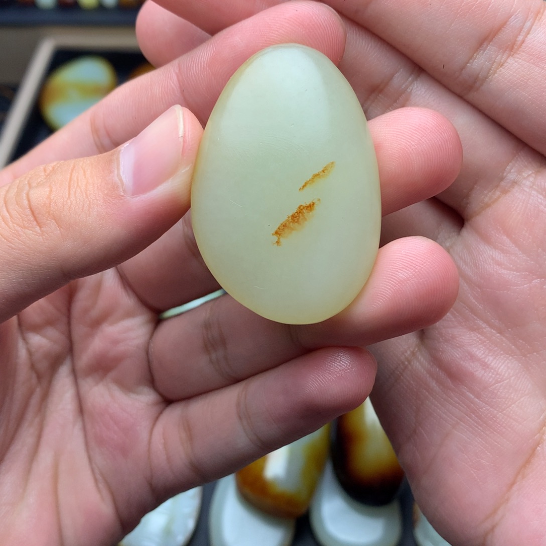 E***a和田玉未镶嵌颈饰