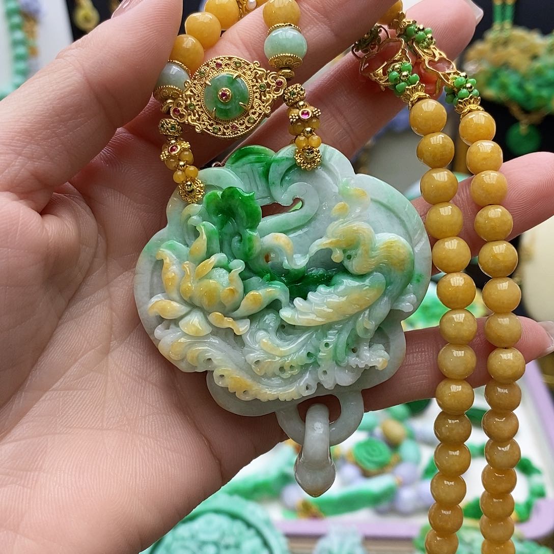 翡翠耳饰未镶嵌天然