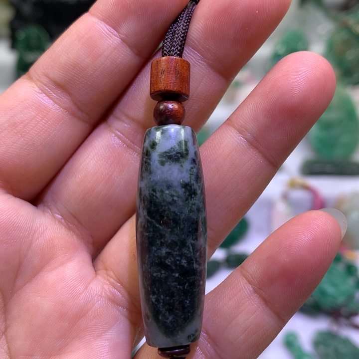 独山玉未镶嵌颈饰