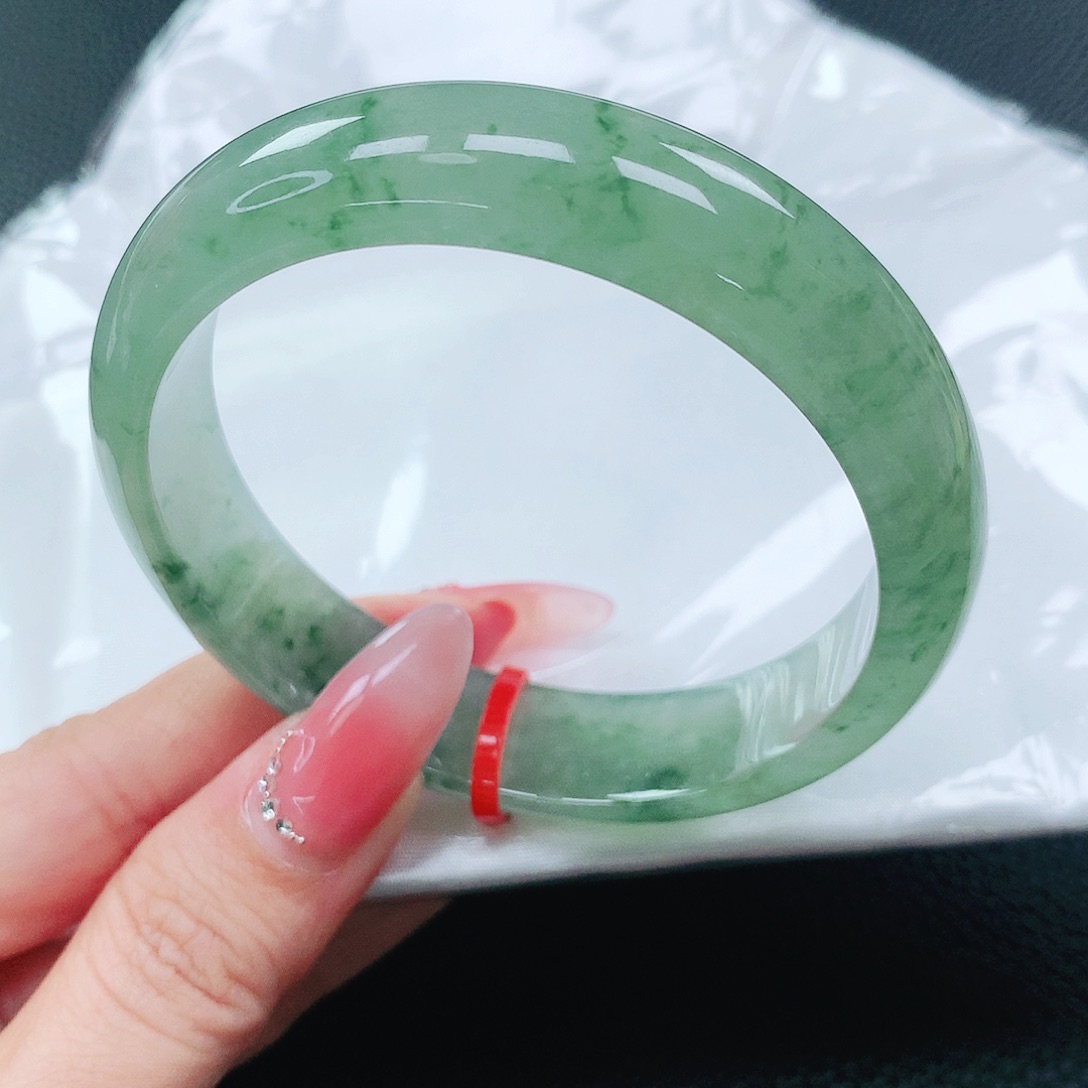 翡翠手镯未镶嵌58圈