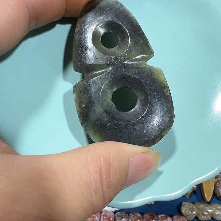 透闪石质玉未镶嵌挂件