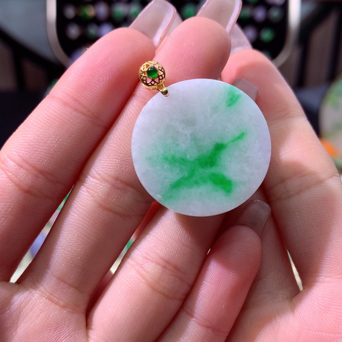 翡翠颈饰18K金镶嵌翡翠