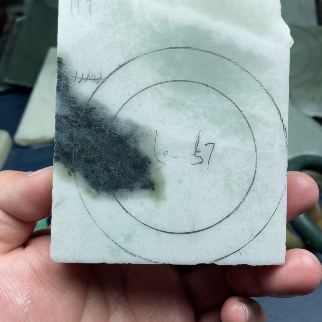 独山玉未镶嵌珠宝奇石