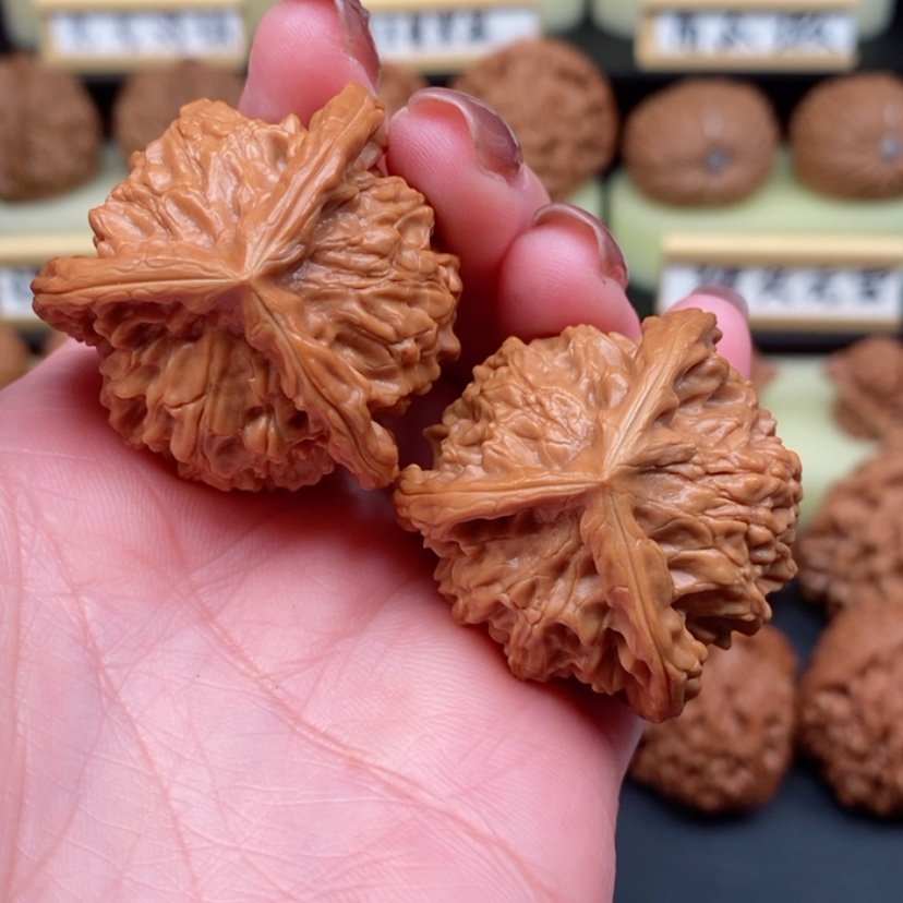 【闪购商品】文玩核桃吊坠三棱39尺